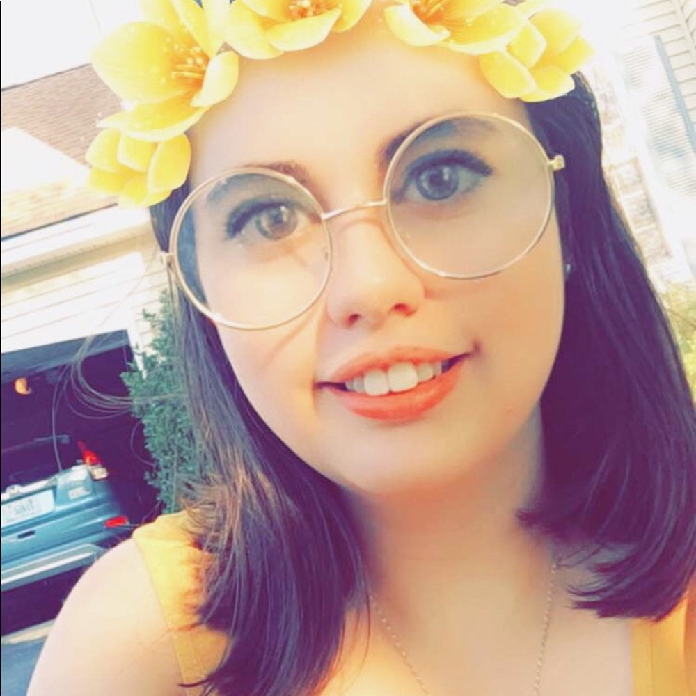 Meet your Posher, Alyssa